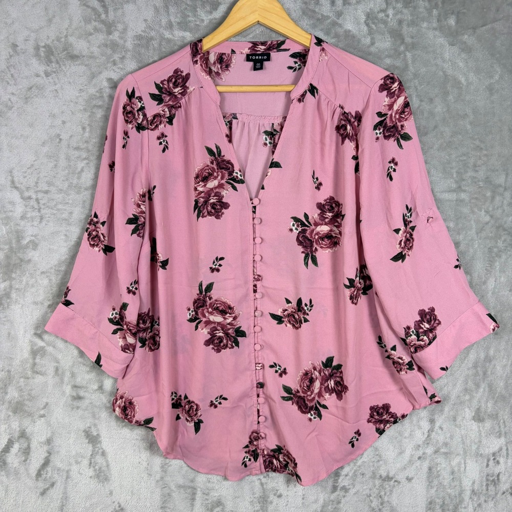 Torrid Blouse Floral Button Front Size 00 M/L Pink Career Top Rose Romantic Boho